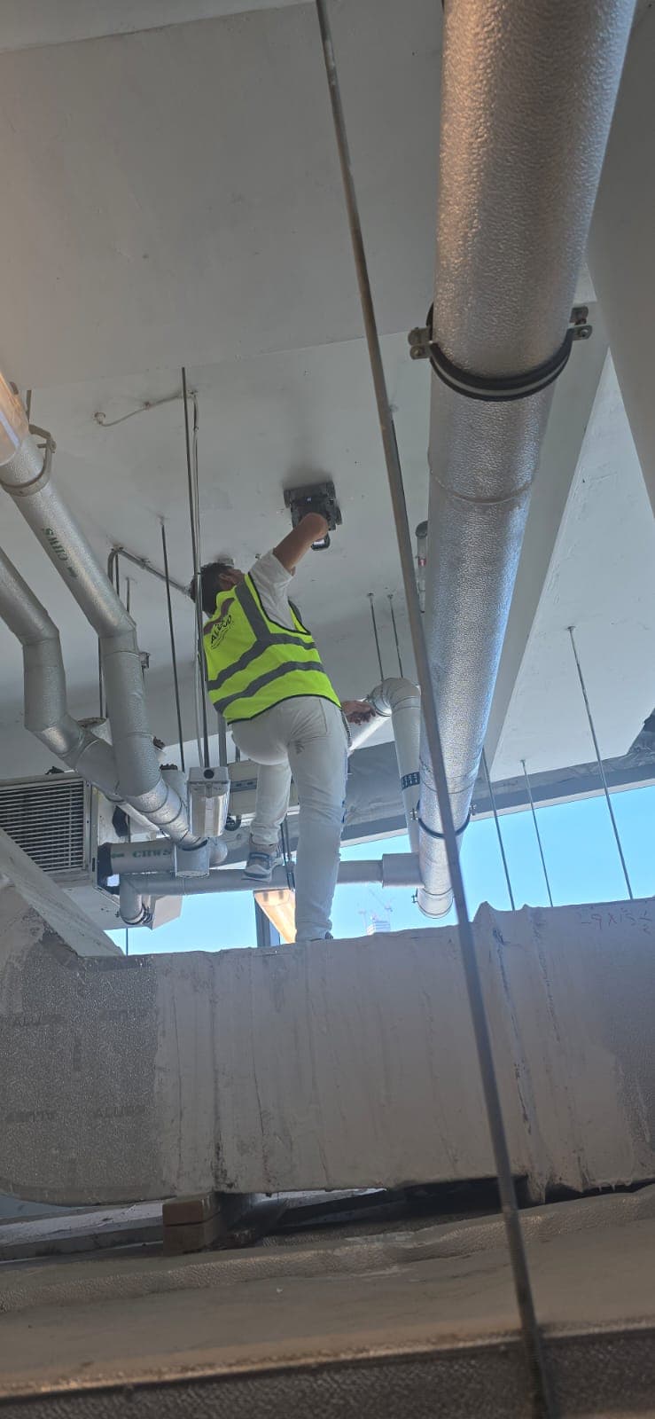 Proceq GP8000 GPR scanner detecting subsurface utilities at construction site UAE